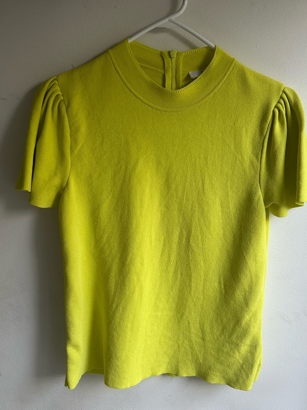 Riani fine-knit short-sleeve top vibrant lime green/chartreuse. Size 6